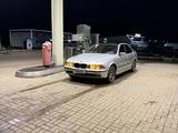 BMW 528 1997 года за 2 600 000 тг. в Караганда – фото 3
