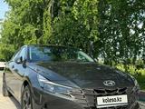 Hyundai Elantra 2022 года за 8 300 000 тг. в Алматы – фото 3