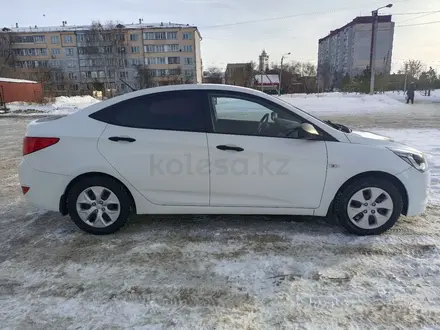 Hyundai Solaris 2015 года за 5 250 000 тг. в Петропавловск – фото 2