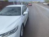 Toyota Camry 2020 года за 13 500 000 тг. в Караганда – фото 2