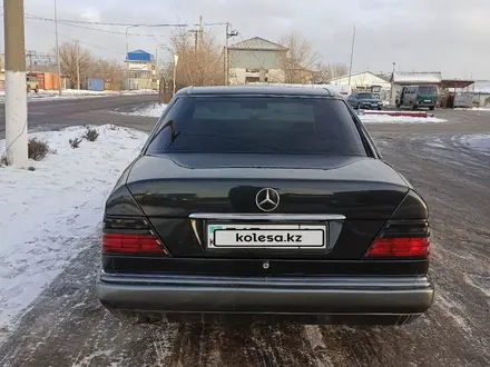 Mercedes-Benz E 220 1993 года за 3 000 000 тг. в Астана – фото 4