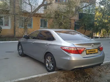 Toyota Camry 2015 года за 7 500 000 тг. в Актобе – фото 7