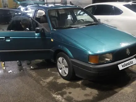 Volkswagen Passat 1990 года за 1 300 000 тг. в Есик – фото 2