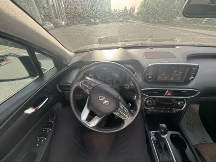 Hyundai Santa Fe 2019 года за 10 300 000 тг. в Астана – фото 4
