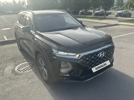 Hyundai Santa Fe 2019 года за 10 300 000 тг. в Астана