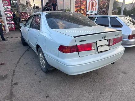 Toyota Camry 2001 года за 3 200 000 тг. в Алматы – фото 2