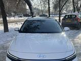 Hyundai Elantra 2023 годаfor8 700 000 тг. в Алматы