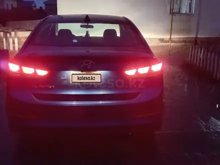 Hyundai Elantra 2017 года за 5 000 000 тг. в Актобе – фото 17