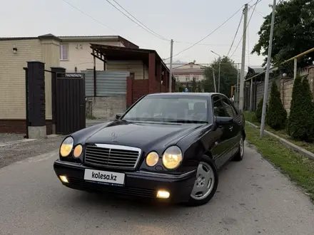 Mercedes-Benz E 230 1997 года за 2 000 000 тг. в Алматы