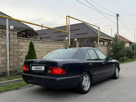 Mercedes-Benz E 230 1997 года за 2 000 000 тг. в Алматы – фото 4