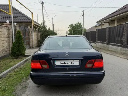 Mercedes-Benz E 230 1997 года за 2 000 000 тг. в Алматы – фото 3