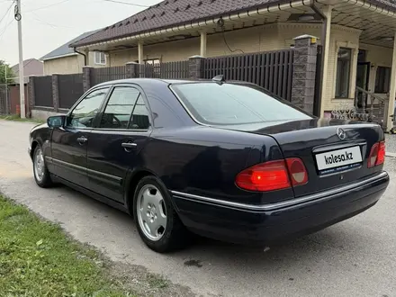 Mercedes-Benz E 230 1997 года за 2 000 000 тг. в Алматы – фото 2