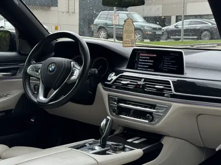 BMW 740 2016 года за 24 200 000 тг. в Алматы – фото 13