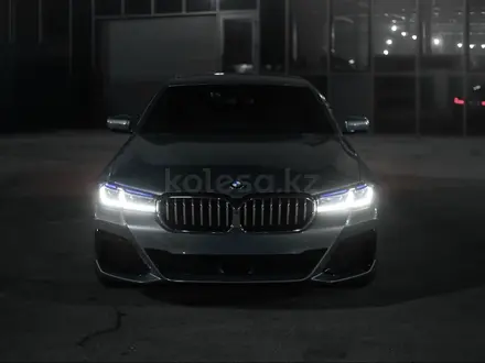 BMW 530 2023 года за 26 000 000 тг. в Алматы – фото 2