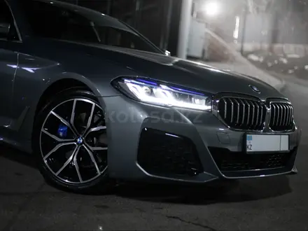 BMW 530 2023 года за 26 000 000 тг. в Алматы – фото 10