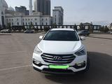 Hyundai Santa Fe 2017 годаүшін10 750 000 тг. в Астана – фото 4