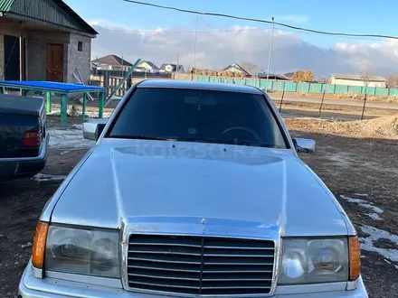 Mercedes-Benz E 220 1993 года за 1 300 000 тг. в Алматы – фото 3