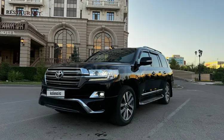 Toyota Land Cruiser 2017 года за 31 000 000 тг. в Астана