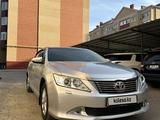 Toyota Camry 2013 годаfor9 500 000 тг. в Актобе