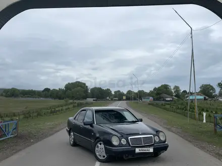 Mercedes-Benz E 280 1996 года за 1 800 000 тг. в Алматы