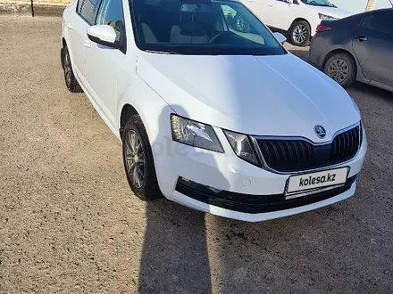 Skoda Octavia 2018 года за 8 000 000 тг. в Атырау – фото 2