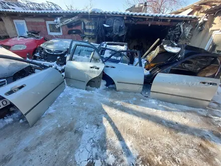 4 двери на Lexus IS 200 в наличии за 35 000 тг. в Шымкент