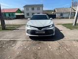 Toyota Camry 2020 года за 14 000 000 тг. в Алматы – фото 2