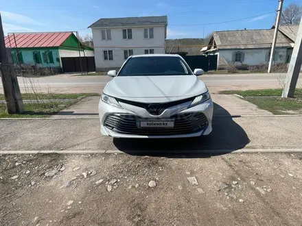 Toyota Camry 2020 года за 17 000 000 тг. в Алматы – фото 2