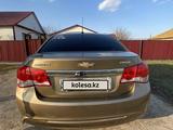 Chevrolet Cruze 2013 года за 4 000 000 тг. в Уральск – фото 2