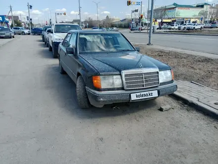 Mercedes-Benz E 220 1993 года за 1 400 000 тг. в Астана – фото 2
