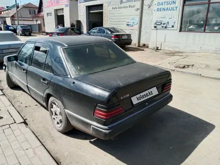 Mercedes-Benz E 220 1993 года за 1 400 000 тг. в Астана – фото 4