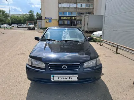 Toyota Camry 2000 года за 3 000 000 тг. в Актобе – фото 13