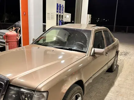 Mercedes-Benz E 200 1993 года за 2 000 000 тг. в Караганда – фото 7