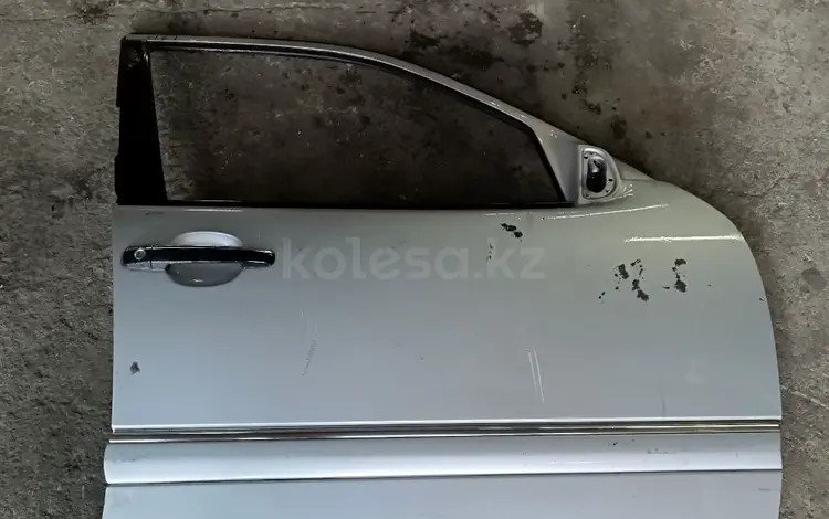 Передняя правая дверь на Мерседес Е-класс 210-й кузов за 20 008 тг. в Алматы