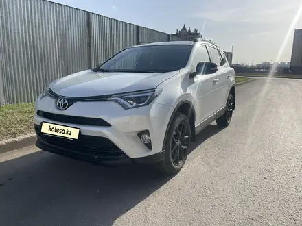 Toyota RAV4 2019 года за 14 100 000 тг. в Астана