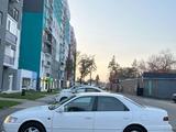 Toyota Camry 1998 года за 3 600 000 тг. в Алматы – фото 2