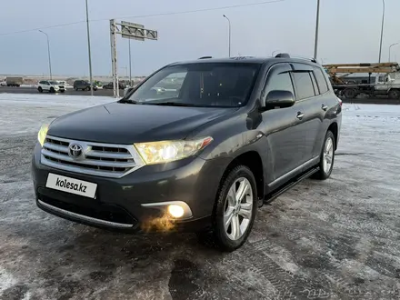 Toyota Highlander 2011 года за 12 200 000 тг. в Караганда