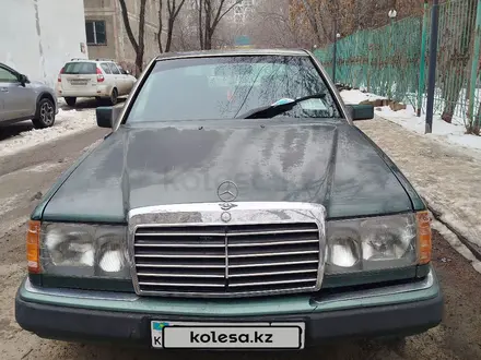 Mercedes-Benz E 230 1992 года за 980 000 тг. в Алматы