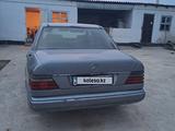 Mercedes-Benz E 230 1987 года за 500 000 тг. в Атакент – фото 4