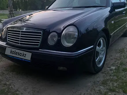 Mercedes-Benz E 230 1996 года за 3 500 000 тг. в Алматы – фото 2