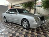 Mercedes-Benz E 320 2000 года за 4 350 000 тг. в Шымкент – фото 2