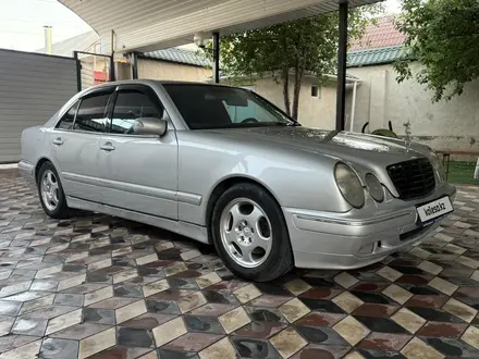 Mercedes-Benz E 320 2000 года за 4 350 000 тг. в Шымкент – фото 2