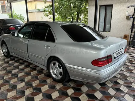 Mercedes-Benz E 320 2000 года за 4 350 000 тг. в Шымкент – фото 4