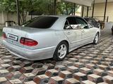 Mercedes-Benz E 320 2000 года за 4 350 000 тг. в Шымкент – фото 3