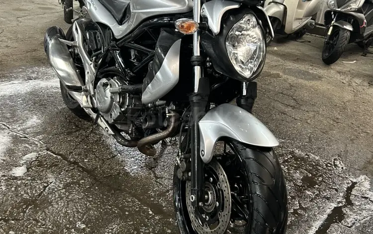 Suzuki  SFV 400 Gladius 2014 года за 2 100 000 тг. в Алматы