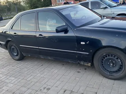 Mercedes-Benz E 200 1995 года за 1 800 000 тг. в Караганда – фото 3