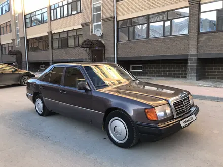 Mercedes-Benz E 220 1993 года за 1 900 000 тг. в Кызылорда – фото 2