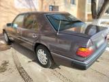 Mercedes-Benz E 200 1994 годаүшін2 200 000 тг. в Балхаш – фото 3
