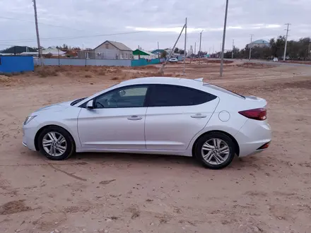 Hyundai Elantra 2018 года за 5 300 000 тг. в Уральск – фото 4