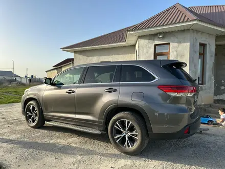 Toyota Highlander 2018 года за 12 000 000 тг. в Атырау – фото 3